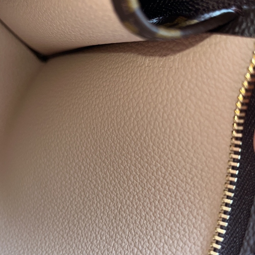 Louis Vuitton Monogram Toiletry Pouch 19 ✨ - Picture 7 of 7